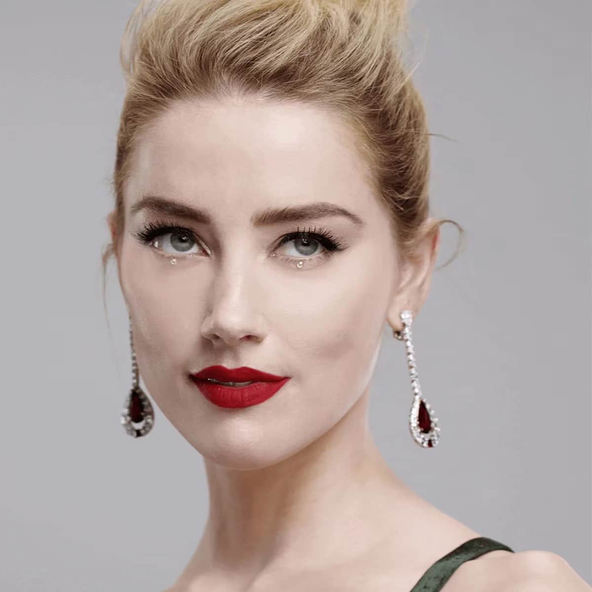 L'Oreal Paris لوريال باريس ميجا فوليوم كولاجين ماسكارا سوداء تدوم 24 ساعة