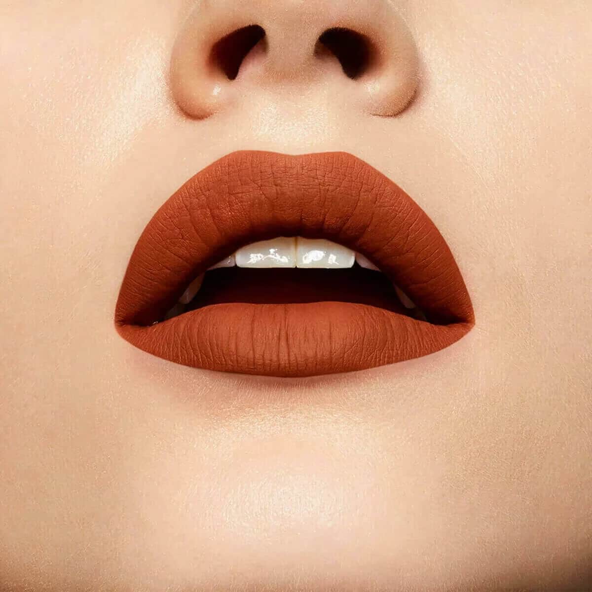Maybelline أحمر شفاه سائل مطفي سوبر ستاي مات إنك سيتي إديشن من مايبيلين نيويورك، رقم 135، لون جلوب تروتر