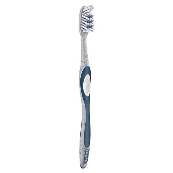 Зубная щетка Oral-B ProExpert Экологичная Экстра Чистка 1 шт.