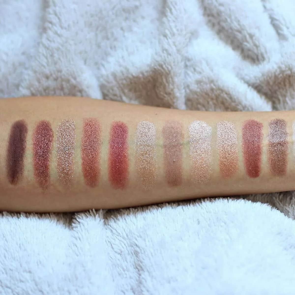 Палитра теней для век Maybelline New York The Burgundy Bar