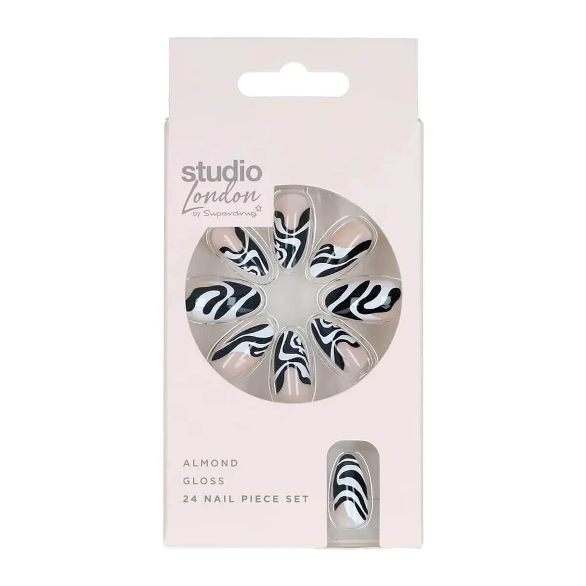 Накладные ногти черно-белые от Superdrug Studio