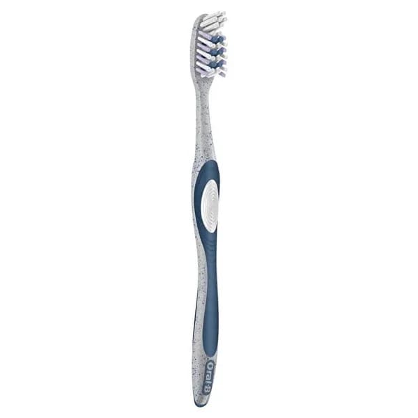 Зубная щетка Oral-B ProExpert Экологичная Экстра Чистка 1 шт.