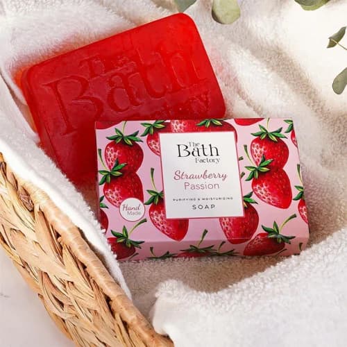 Мыло для рук, лица и тела увлажняющее - Клубника 80 г от The Bath Factory