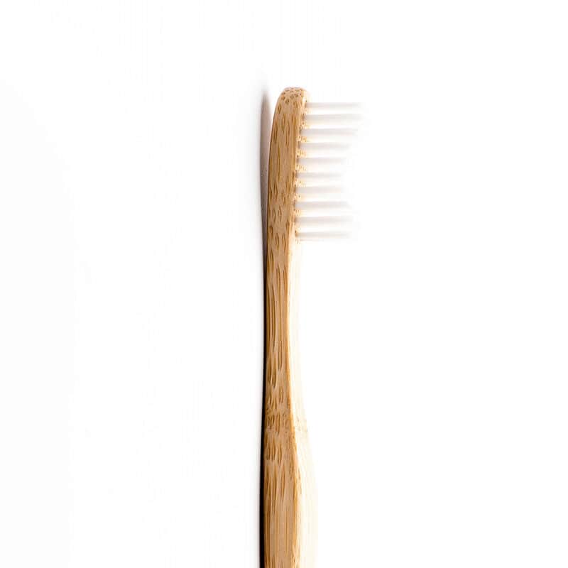 Humble Brush فرشاة أسنان همبل براش الطبيعية الناعمة للبالغين بيضاء - 2