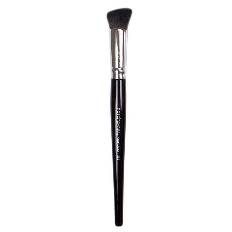 Nascita Pro Plus Curved Oval Concealer Brush - 1