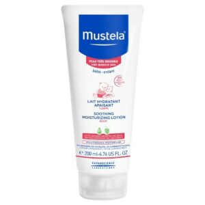 نقدم لكم لوشن مرطب ومهدئ من موستيلا 200 مل | Mustela، الحل الأمثل لترطيب لطيف ومهدئ. تم تركيب هذا اللوشن بعناية لتوفير رطوبة مهدئة لبشرتك، مما يجعلها ناعمة ومغذية.